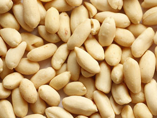 Raw peeled peanut kernels